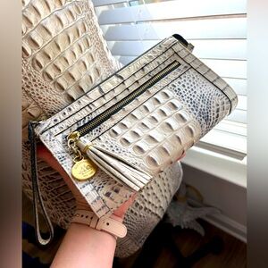 🚨SALE🚨EVUC BRAHMIN VINTAGE MARBLE MELBOURNE ANNA WRISTLET *MATCHING BAG LISTED*